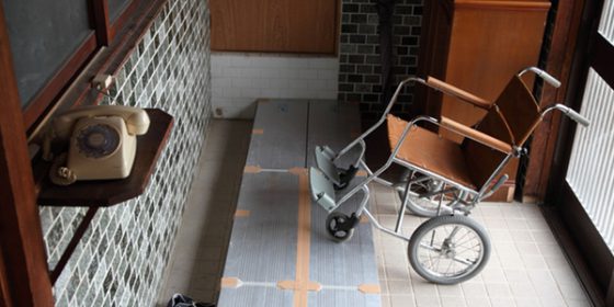 玄関をバリアフリーに! リフォームのポイントは?