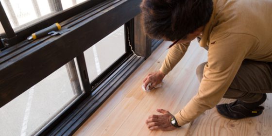 フローリングの張り替えをする時期の目安&費用の相場は?