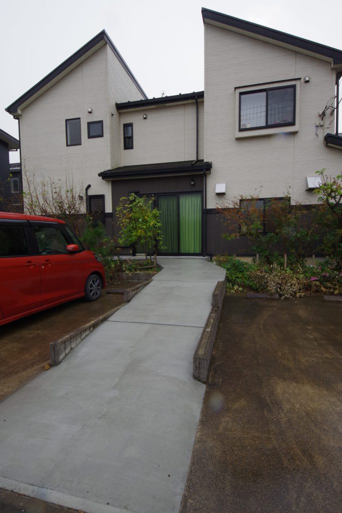 かつて和菓子屋として使われたお店の一部を増築してスロープのある居室へリフォーム