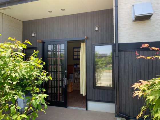 かつて和菓子屋として使われたお店の一部を増築してスロープのある居室へリフォーム