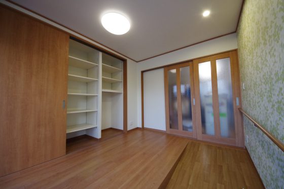 かつて和菓子屋として使われたお店の一部を増築してスロープのある居室へリフォーム