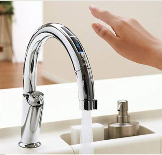 人気急上昇、タッチレス水栓