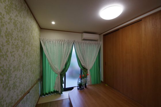 かつて和菓子屋として使われたお店の一部を増築してスロープのある居室へリフォーム